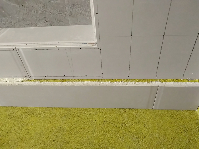 双层石膏板吊顶. 划重点:石膏板弹线上自攻丝,防止后期乳胶漆开裂.